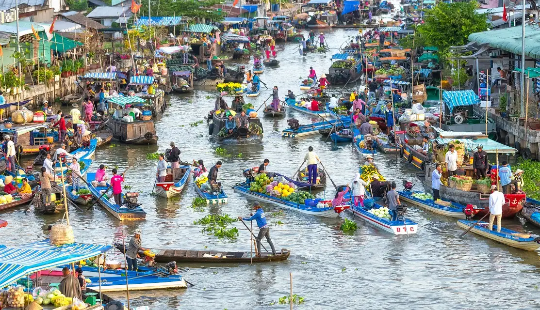 Long Xuyen Floating Market (An Giang) – Unpolished Rustic Charm