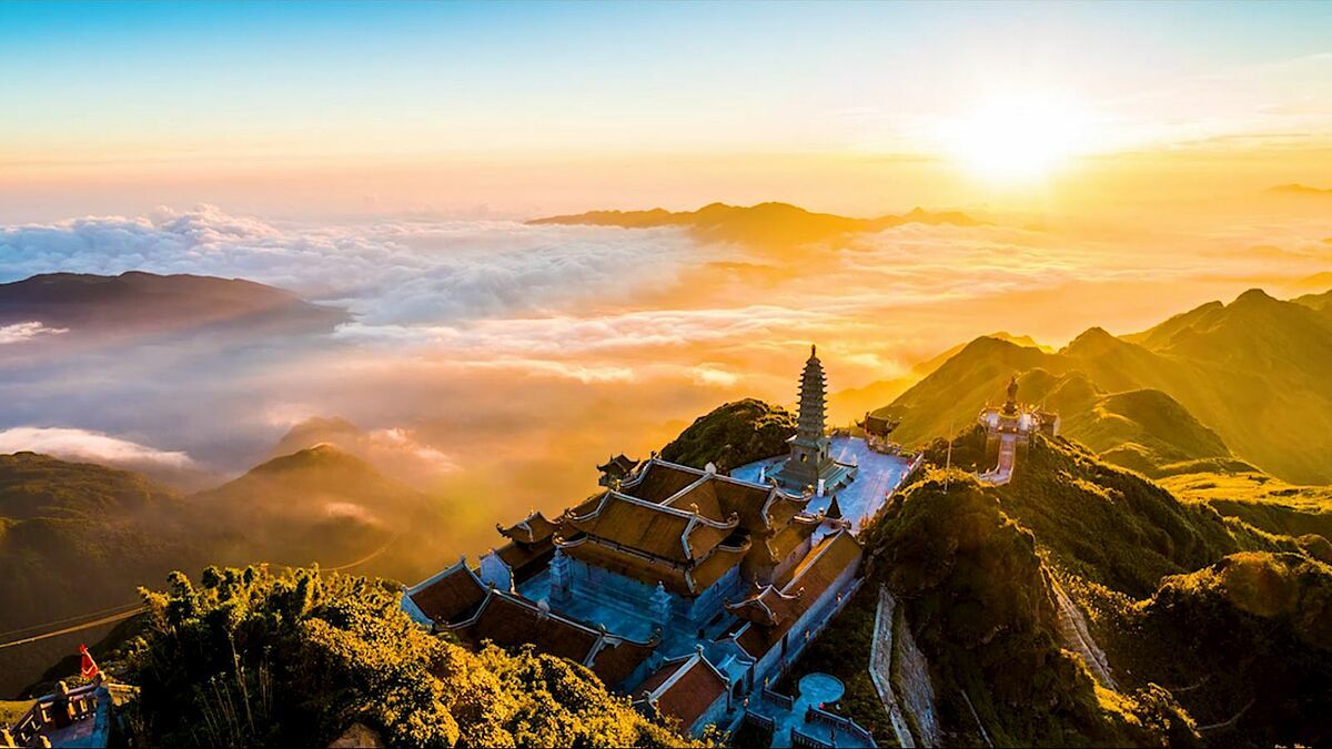 Fansipan Peak – Viewing the Golden Season from the Highest Point