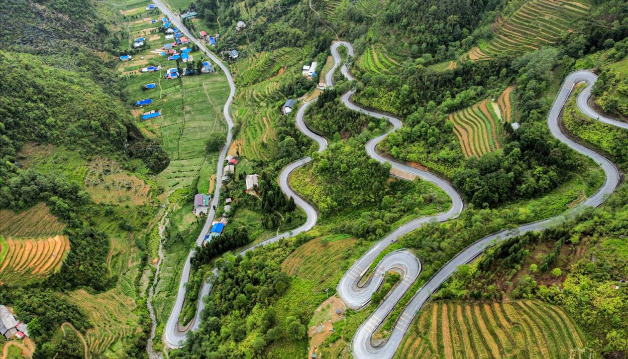 Ha Giang – The Happiness Road Amidst the Stone Plateau