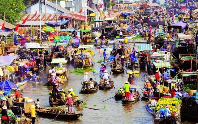 Long Xuyen Floating Market (An Giang) – Unpolished Rustic Charm