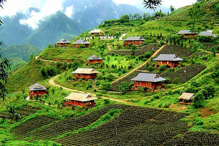 Ta Phin Village – Golden Hues and Red Dao Culture